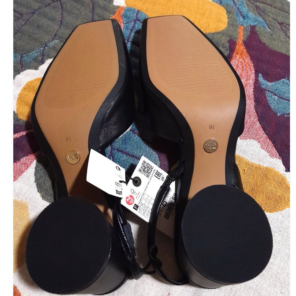 NWT (SMALL SPOT)ZARA Black Leather Large Gold Medallion Slingback Mule sz 38 (8) - Picture 7 of 8